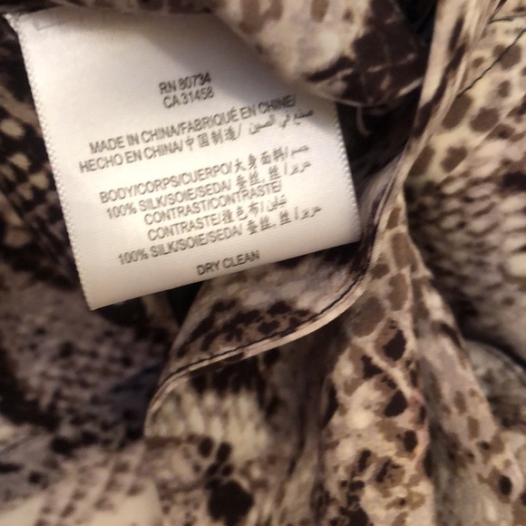 BCBG short sleeved animal print silk blouse size XS - Picture 5 of 5